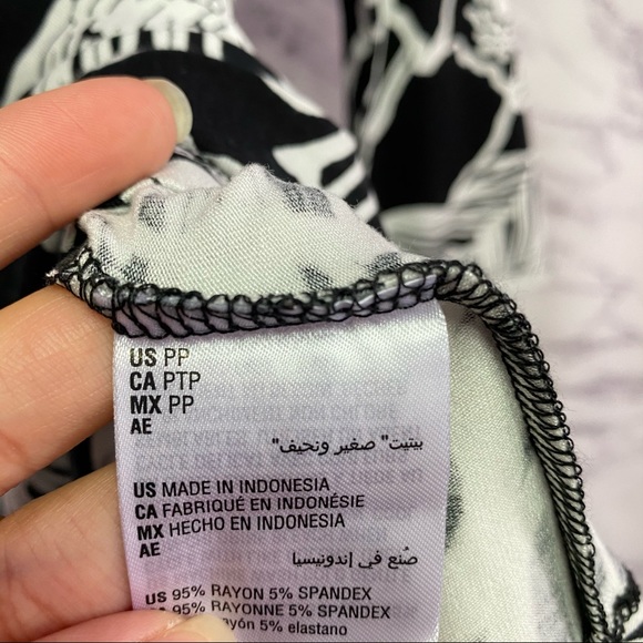 JM Collection Black And White Print Top - Picture 6 of 7